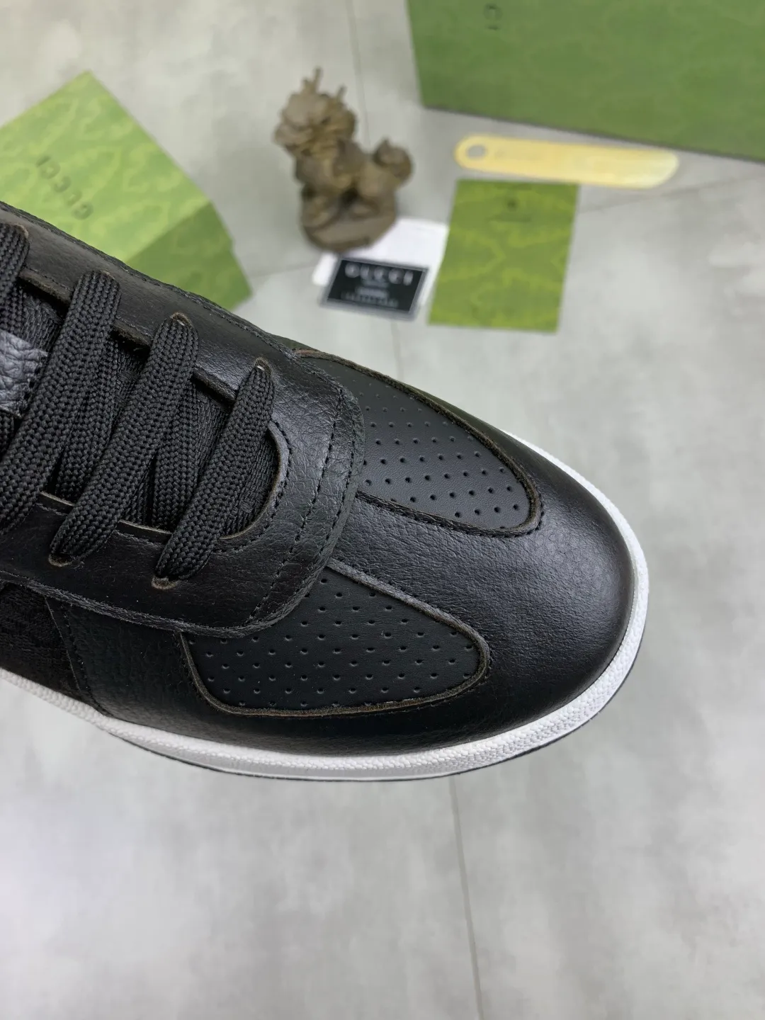 Men's shoes 💰P400💰【New model】 🆘 The latest model from Gucci official website 🎁 Classic casual and fashionable men's shoes 👟 Hot model 💥 Simple and elegant style, exclusive for trendy men. Unique latest brand elements from the official website 👑 Original Gucci decoration, fashionable and generous, made of original soft calfskin fabric ➕ Comfortable soft pigskin lining ✅Wear-resistant rubber outsole designated on the official website_Full of elasticity, the classic model taken at the counter 🎬Color: 4️⃣colors available😍Number of codes: 38-44 (45 46 customized)